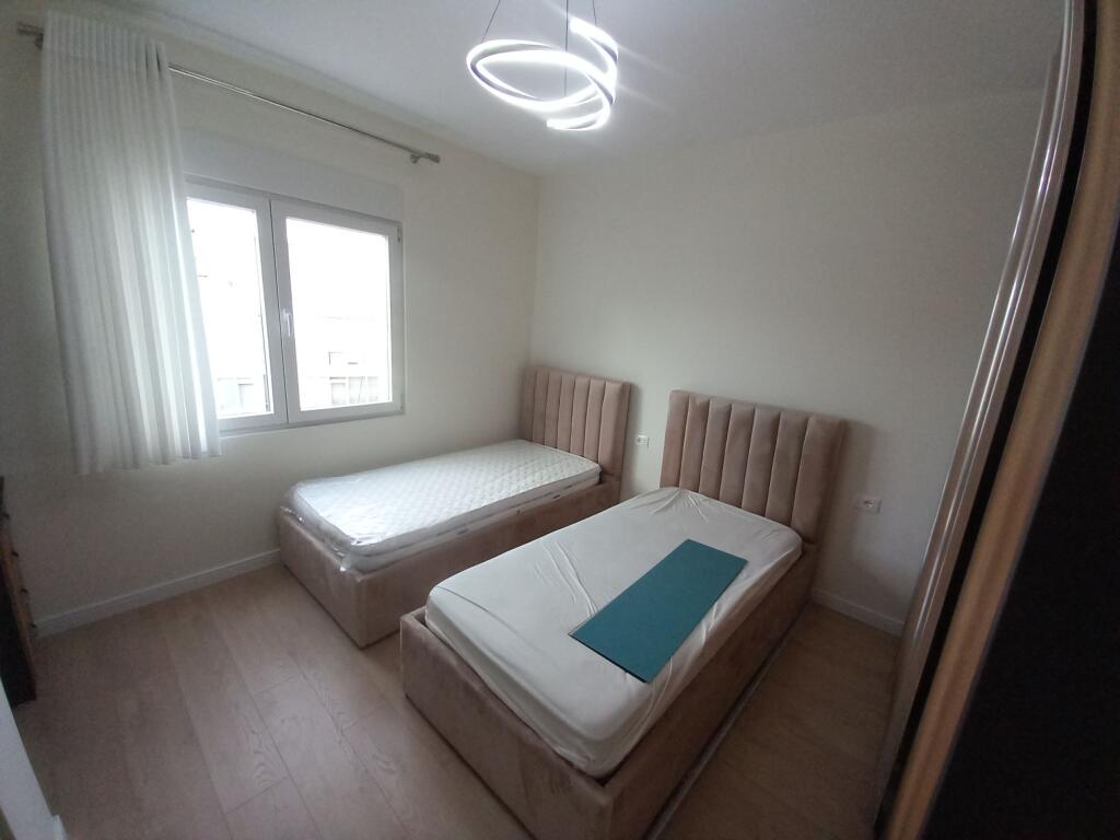 Apartament 2+1per Qira Komuna E Parisit