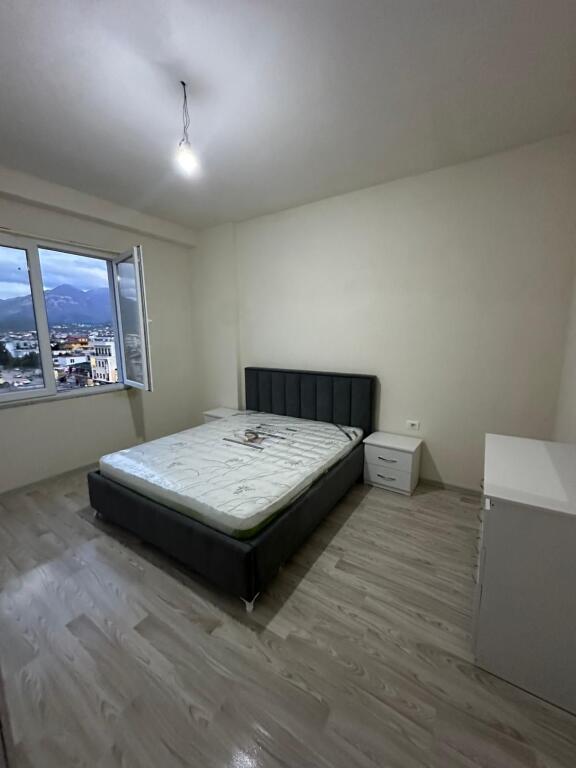 Bathore , Apartament  1+1 per qera