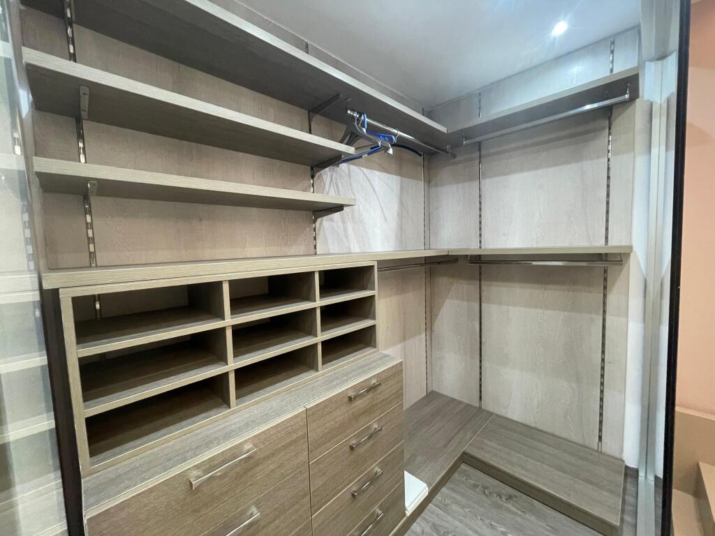 JEPET PËR QIRA APARTAMENT 2+1 TEK RRUGA E KOSOVARËVE !!