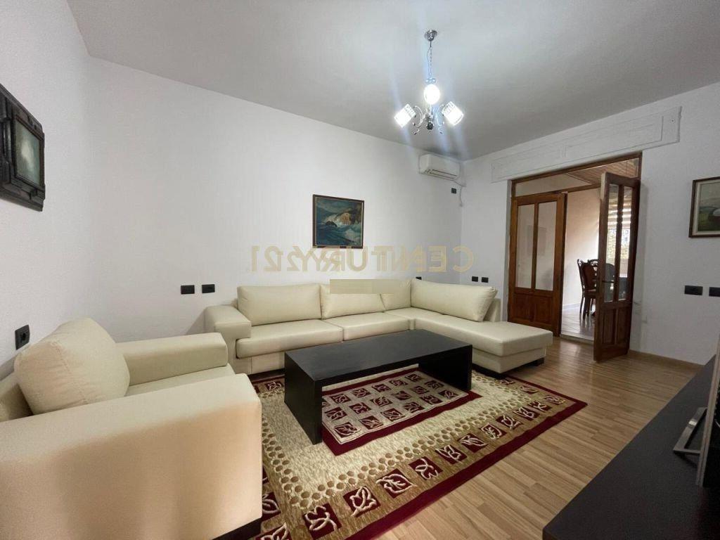 RRUGA E DIBRES, JAPIM APARTAMENT 1+1+PAPAFINGO ME QIRA