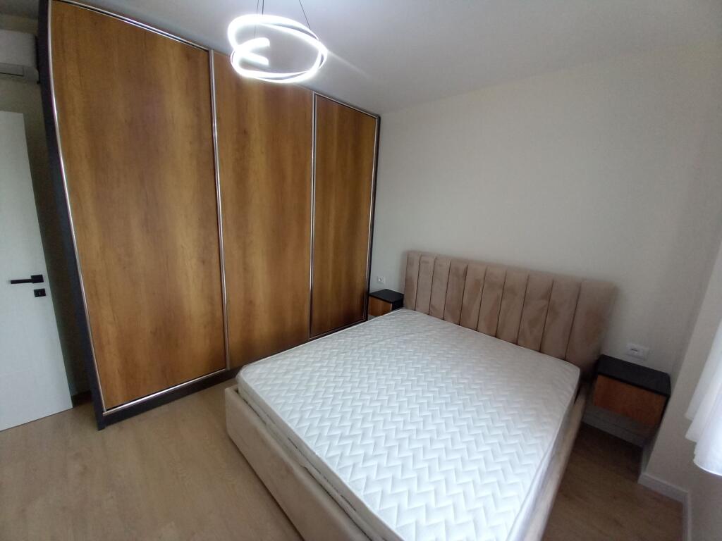 Apartament 2+1per Qira Komuna E Parisit