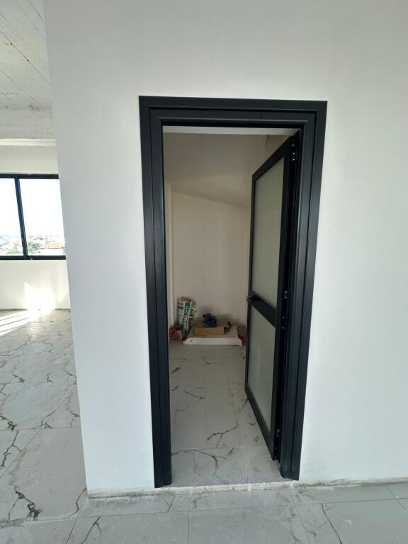 Jepen me qera 2 kate per Ambjent Biznesi , Paskuqan 2 rruga Abdyl Elmazi 1500 euro te dy katet