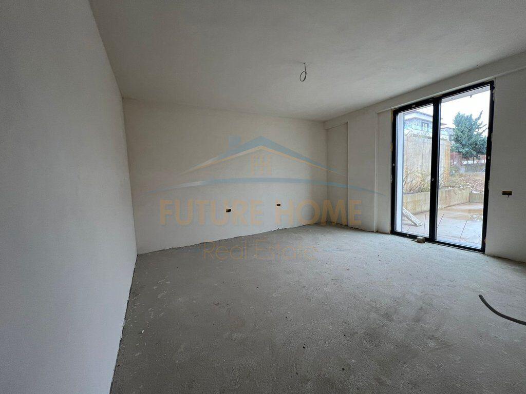 Shitet Apartament 2+1+2+2 Poste Parkimi, Tulipan Residence, Mjull-Bathore