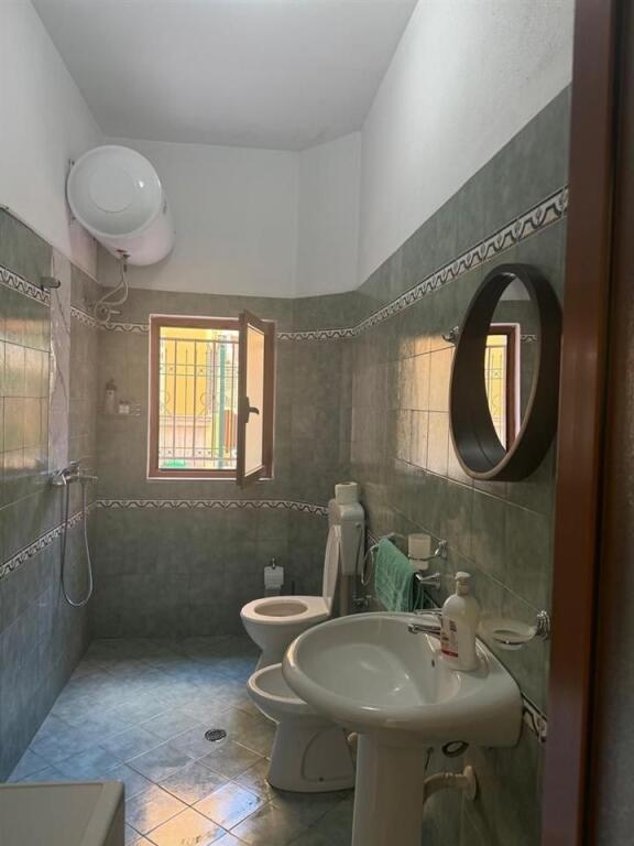 Jepet me qera garsonie e mobiluar tek Bulevardi Zogu I