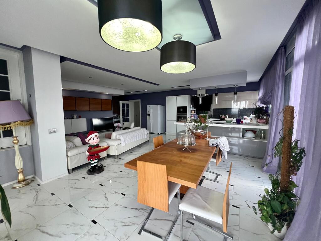 Penthouse Per Shitje Tek Marina Bay Vlore