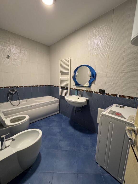 Shitet,Apartament 2+1+2 Oxhaku,Tirana.