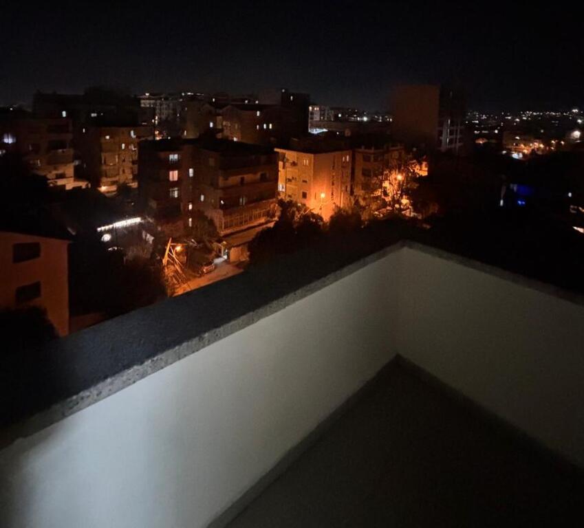 Apartment 1+1, American 2!