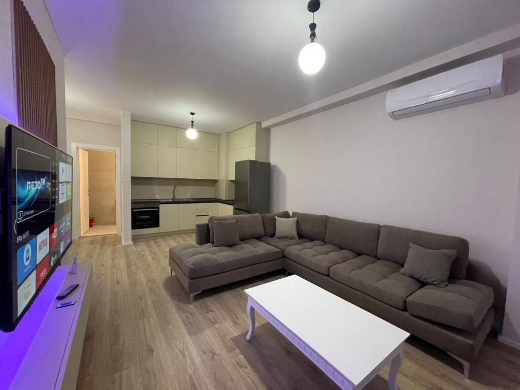 Apartament 2+1 + post parkimi tek Goldeen Park !