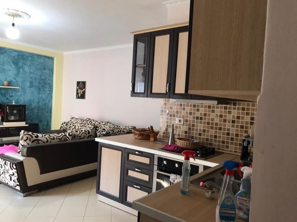 Apartament me qera mbrapa Casa Italias!