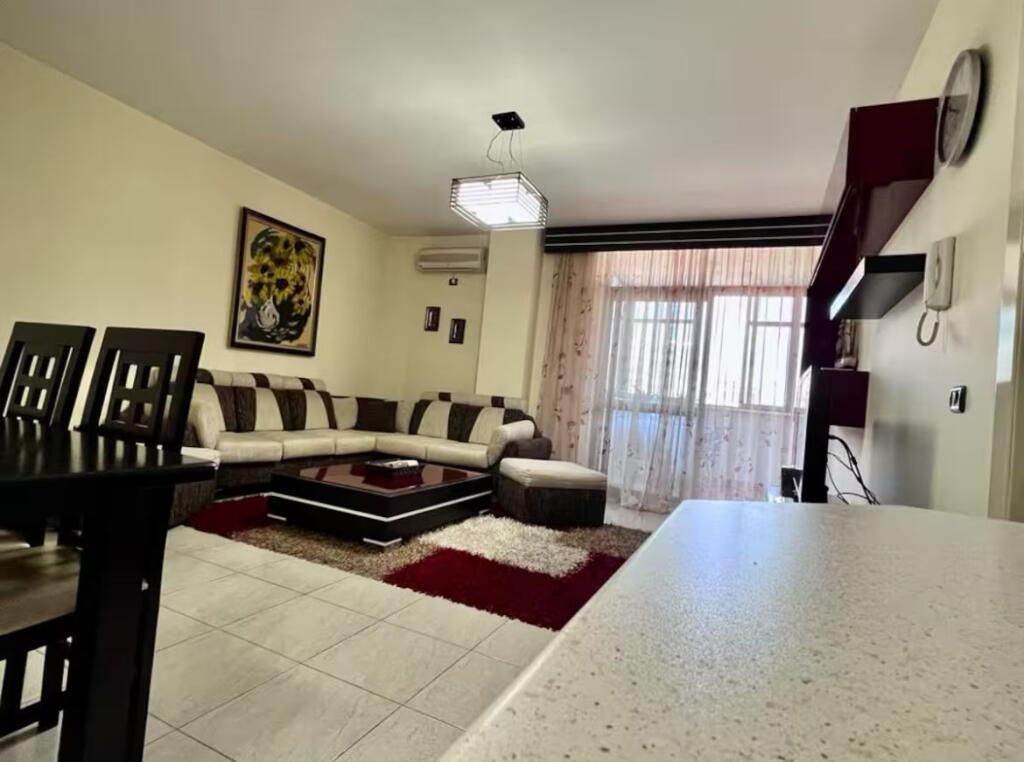 SHITET APARTAMENT NE QENDER 2+1+2