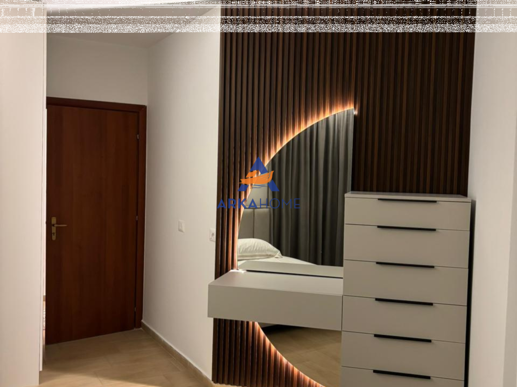 JEPET ME QERA APARTAMENT I KOMPLETUAR 1+1 "TEK KOPSHTI BOTANIK" 850 EURO