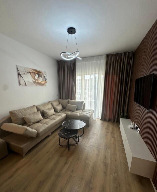 Appartamento 2+1+balcone in affitto 900€ Zogu i Zi, di fronte a Ringu