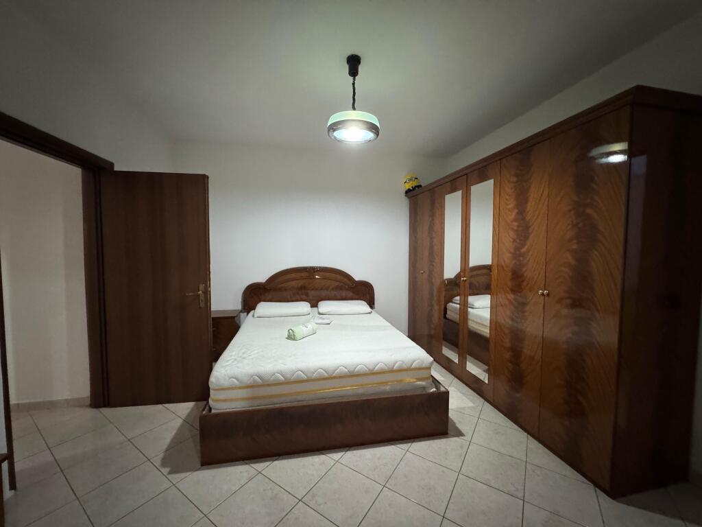 Apartamenti 2+1+2, Astir!