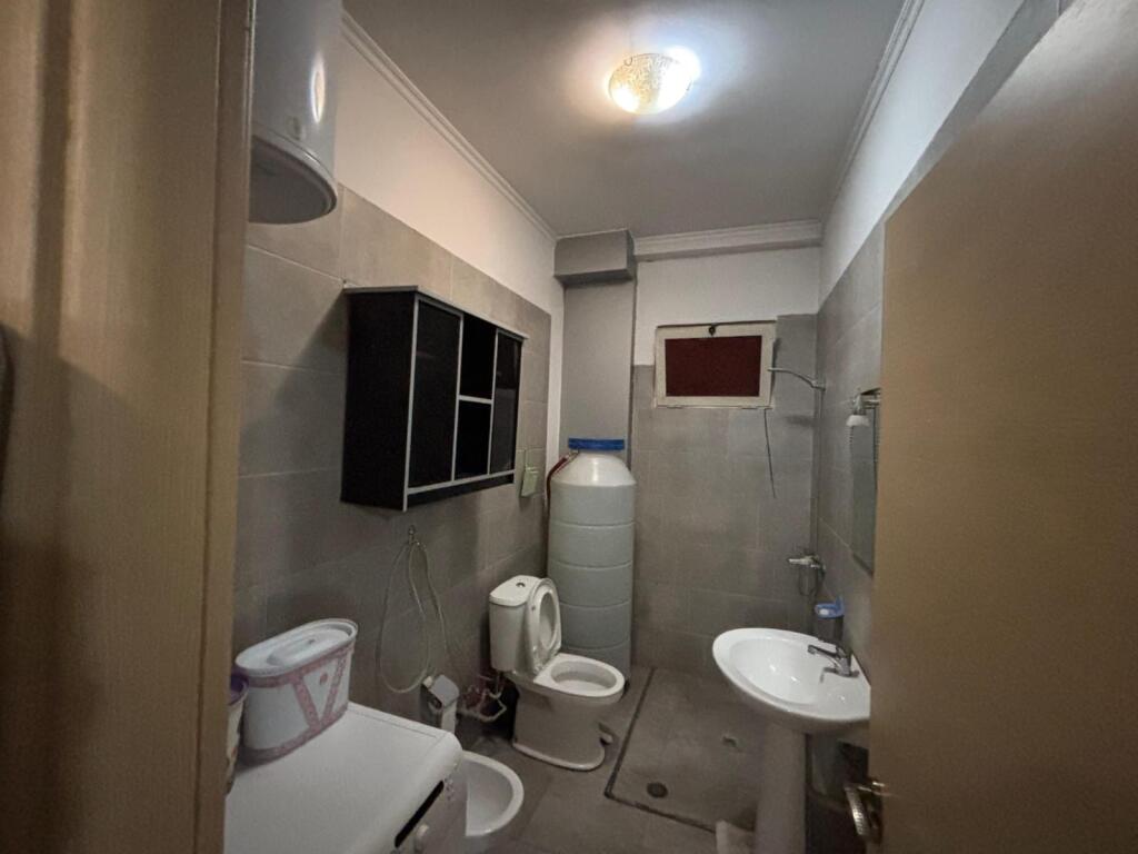 2+1,i mobiluar te usluga stacion treni,cmimi 600 euro me parkim