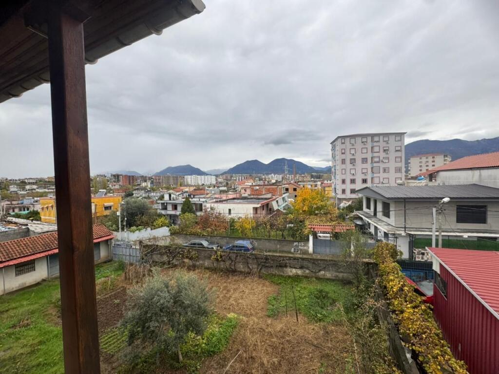 Vendesi edificio di 3 piani, Via Nuri Kello, vicino a Via Jordan Misja