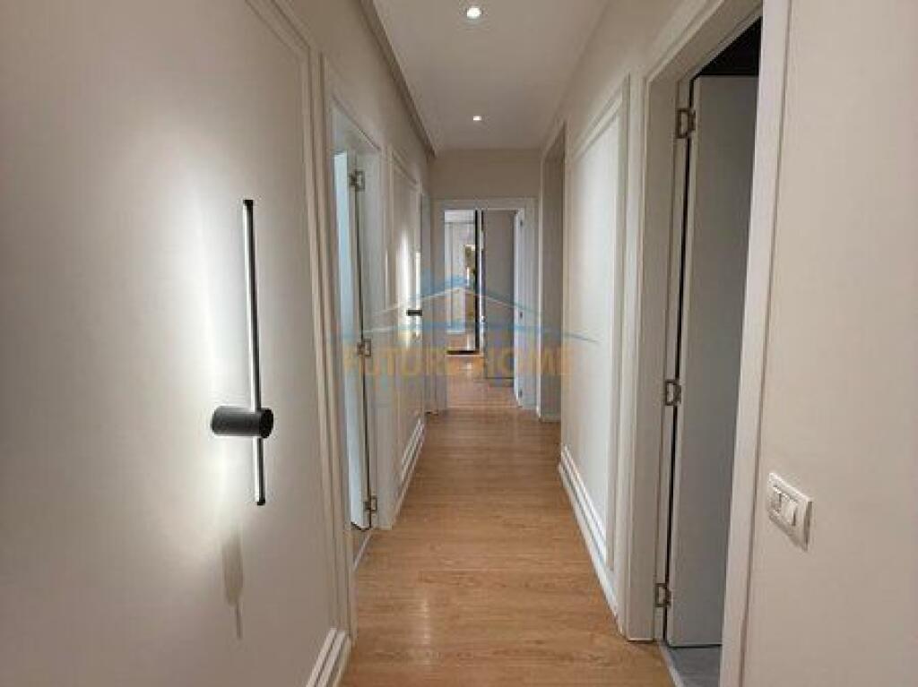 Shitet, Apartament 2+1+2,Unaza e Re, Tirane.