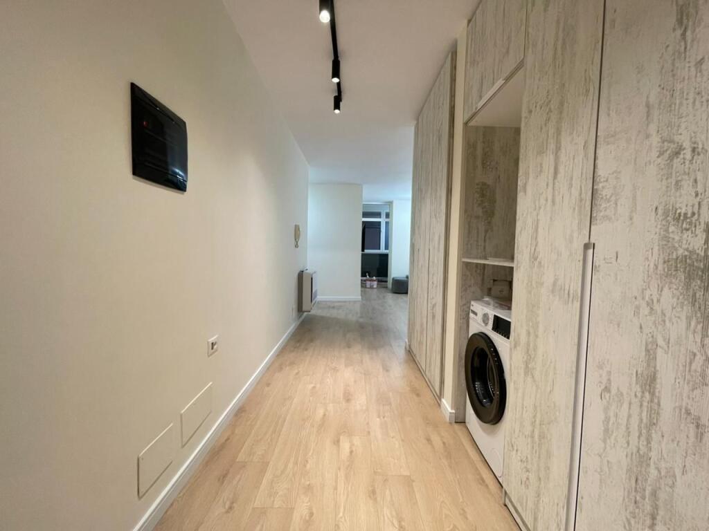 Apartament  2+1 per qira tek Komuna e Parisit.