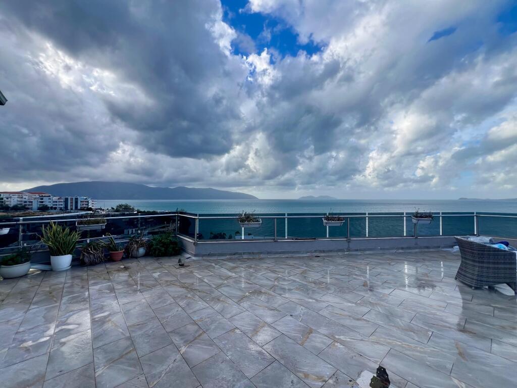 Penthouse Per Shitje Tek Marina Bay Vlore