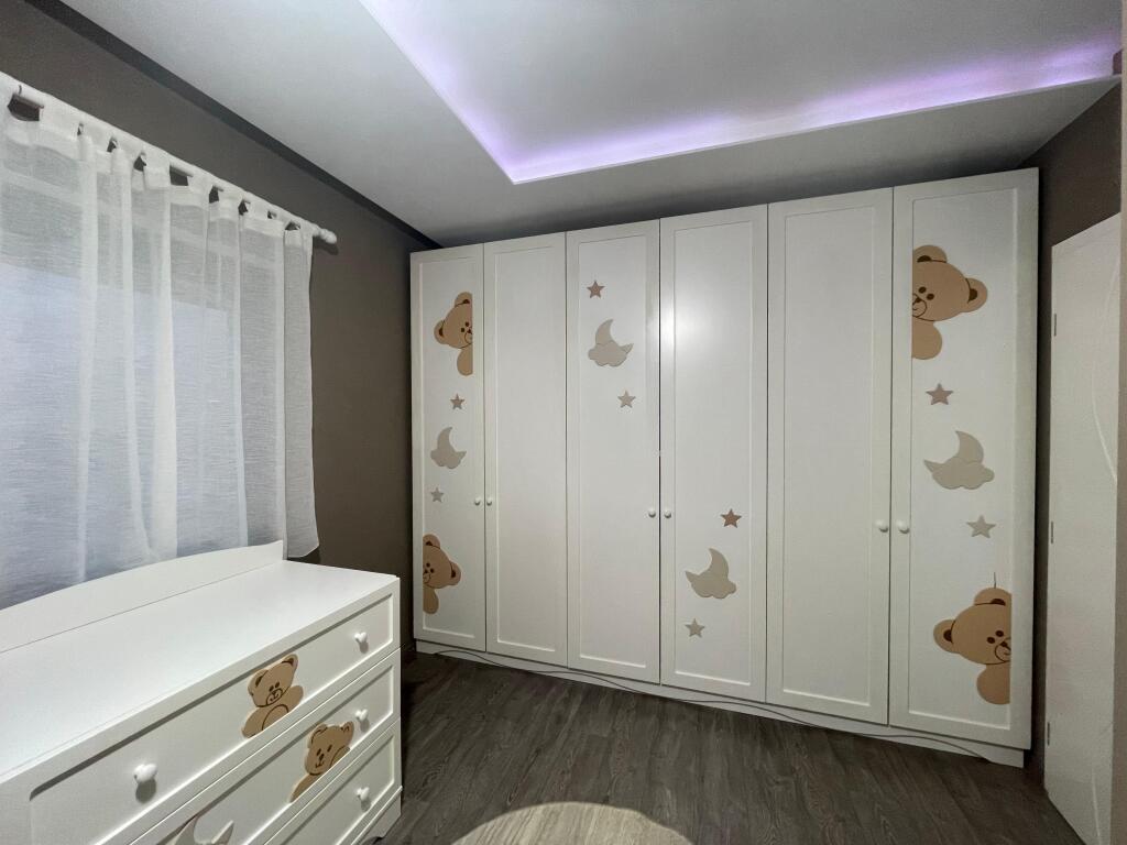 JEPET PËR QIRA APARTAMENT 2+1 TEK RRUGA E KOSOVARËVE !!