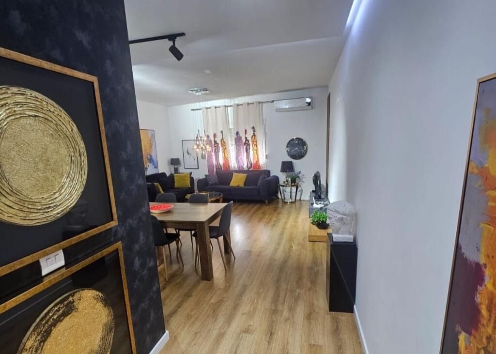 Shitet Apartament 2+1+2 Komuna e Parisit / German Computers