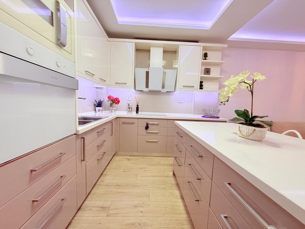 Apartment for rent in Bllok .