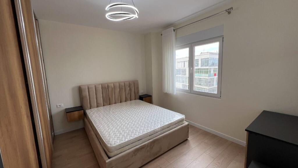 Apartament 2+1per Qira Komuna E Parisit