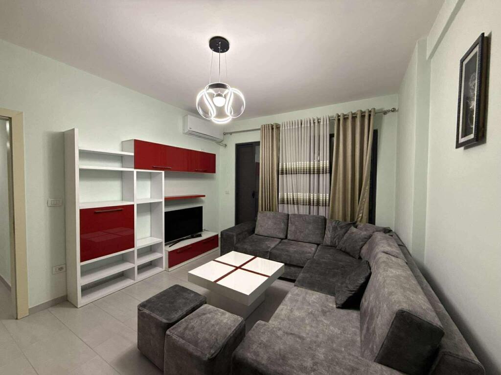 Jepet 2+1+2 me QERA Astir , 2 Palmat .  Cmimi 500 Euro