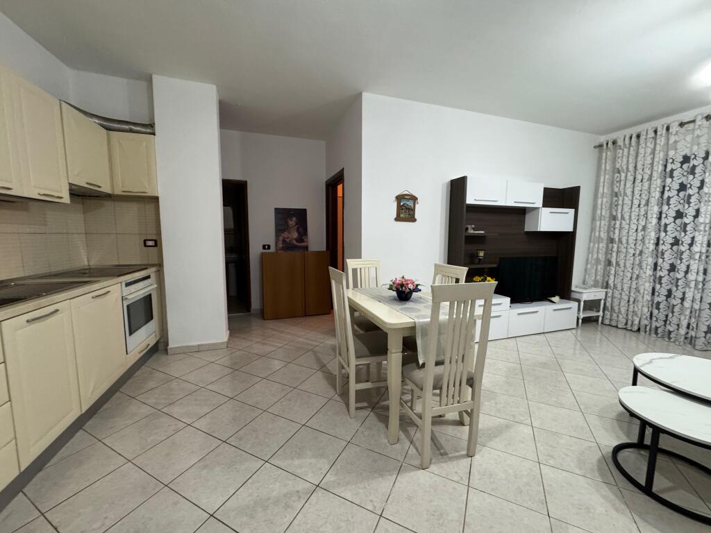 Apartamenti 2+1+2, Astir!