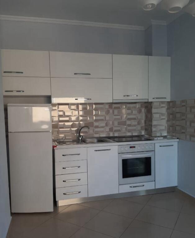 Zyrë me Qira në Pallat të Ri - Pazari i Ri