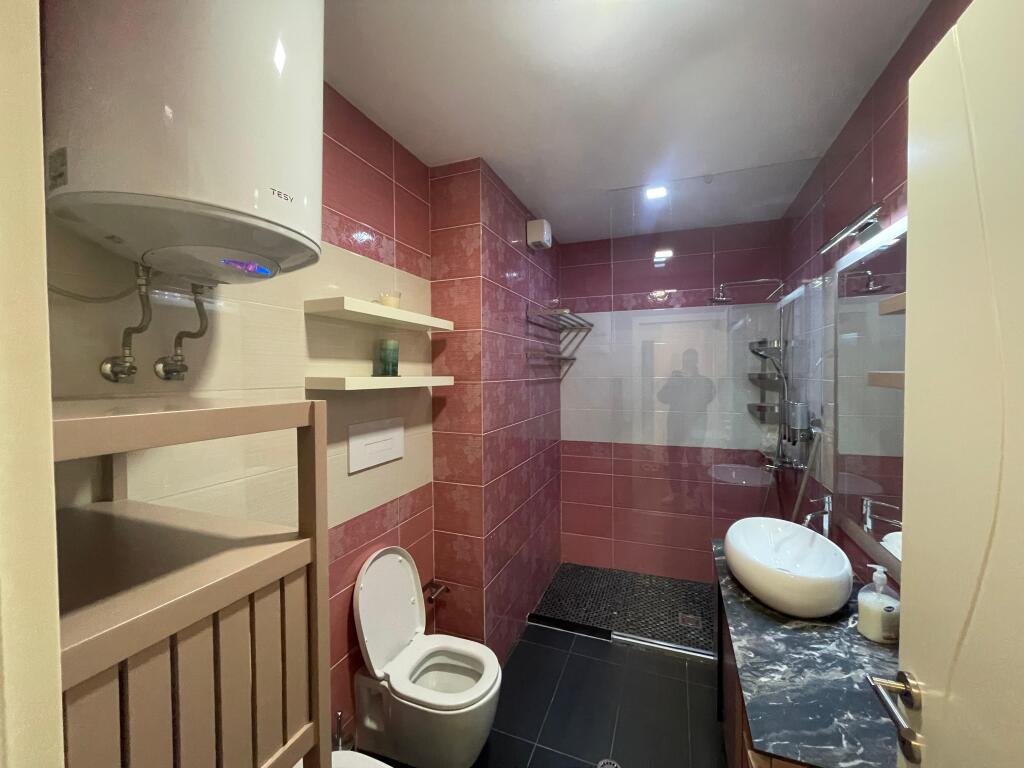 JEPET PËR QIRA APARTAMENT 2+1 TEK RRUGA E KOSOVARËVE !!