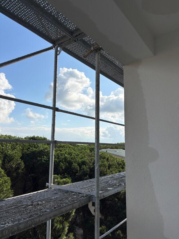 Apartament për shitje në Golem – Mes pishave, relaks dhe komfort! 🌿🏖️