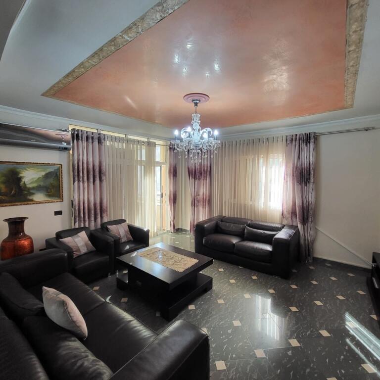 Apartament 3+1 me Qira – Komuna e Parisit 🏡