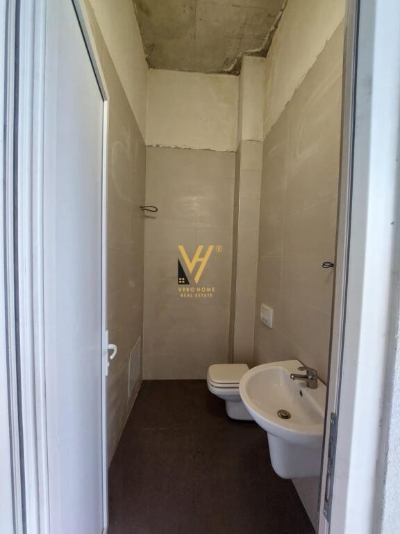 JEPET OBJEKT MULTIFUNKSIONAL ME QERA TE TOP CHANNEL 4.800 EURO