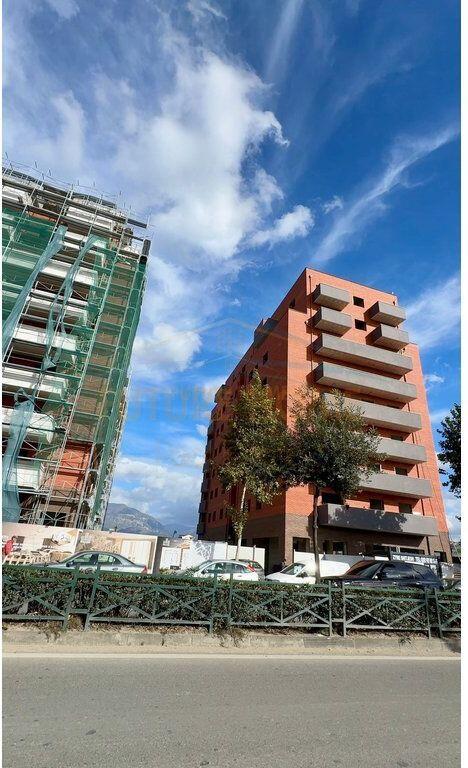 Shitet, Apartament 3+1+2+Post Parkimi, Residenca Metropolitan, Kamëz