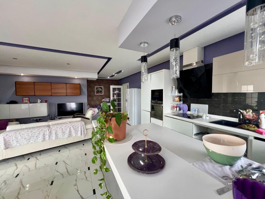 Penthouse Per Shitje Tek Marina Bay Vlore