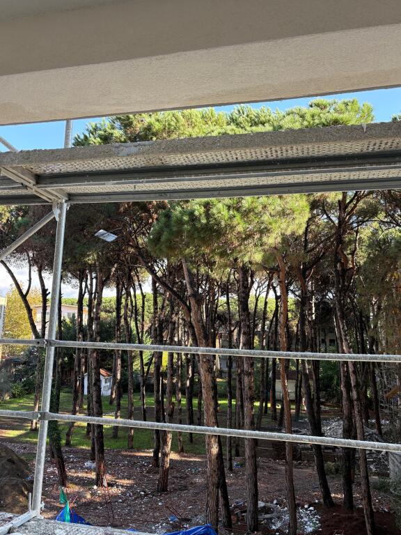 Apartament për shitje në Golem – Mes pishave, relaks dhe komfort! 🌿🏖️