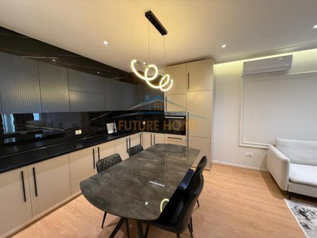 Shitet, Apartament 2+1+2,Unaza e Re, Tirane.