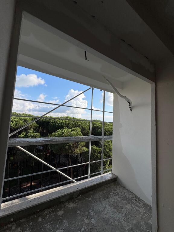 Apartament për shitje në Golem – Mes pishave, relaks dhe komfort! 🌿🏖️