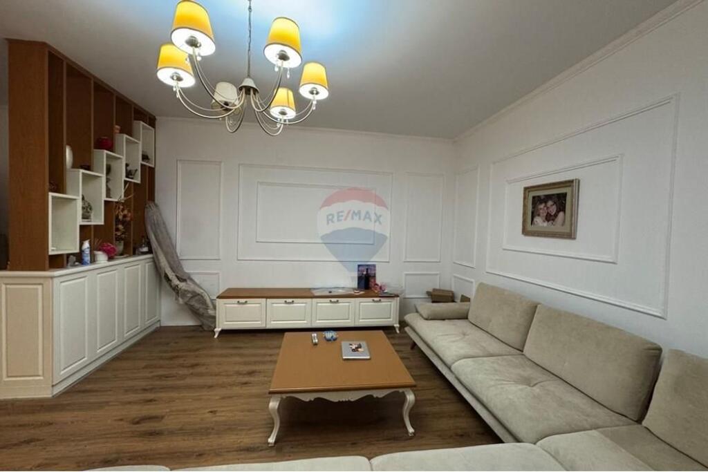 Apartament me qira 3+1 në zonën e Bllokut, Tiranë