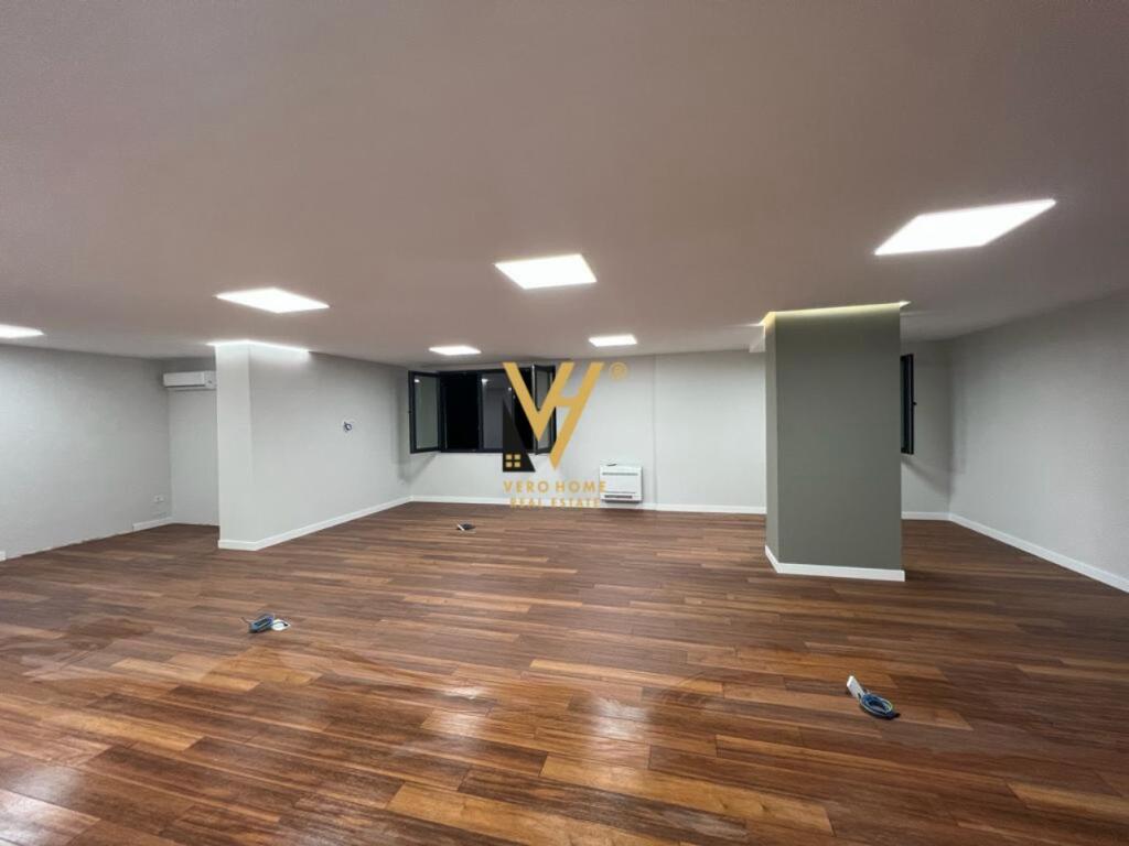 SHITET AMBIENT KOMERCIAL 140 M2 TE SHALLVARET 430.000 EURO