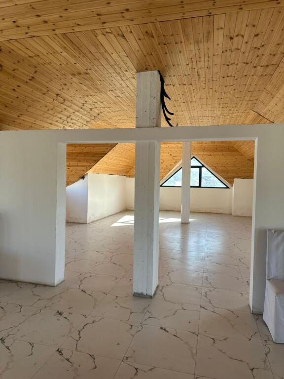 Jepen me qera 2 kate per Ambjent Biznesi , Paskuqan 2 rruga Abdyl Elmazi 1500 euro te dy katet