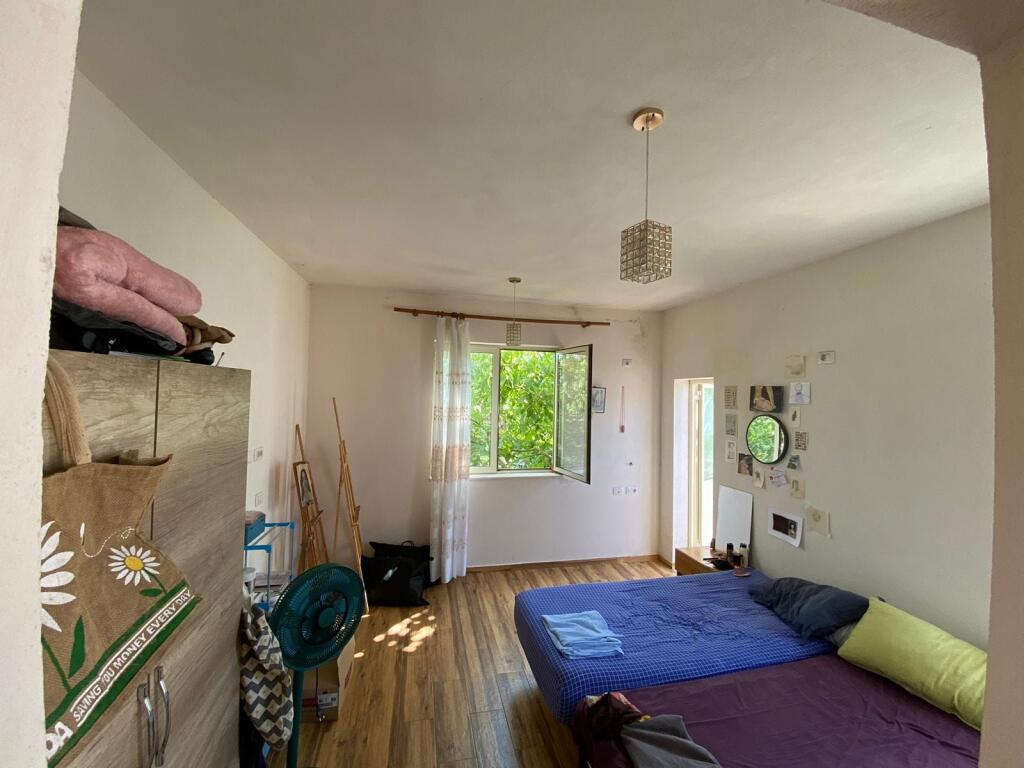 APARTAMENT 1+1. 30000 LEKE.ISH TREGU ELEKTRIKE.