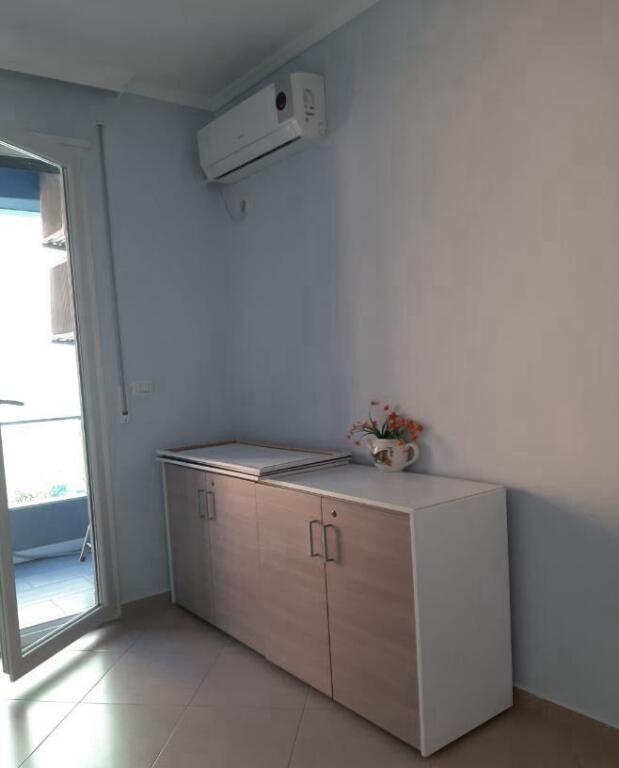 Zyrë me Qira në Pallat të Ri - Pazari i Ri