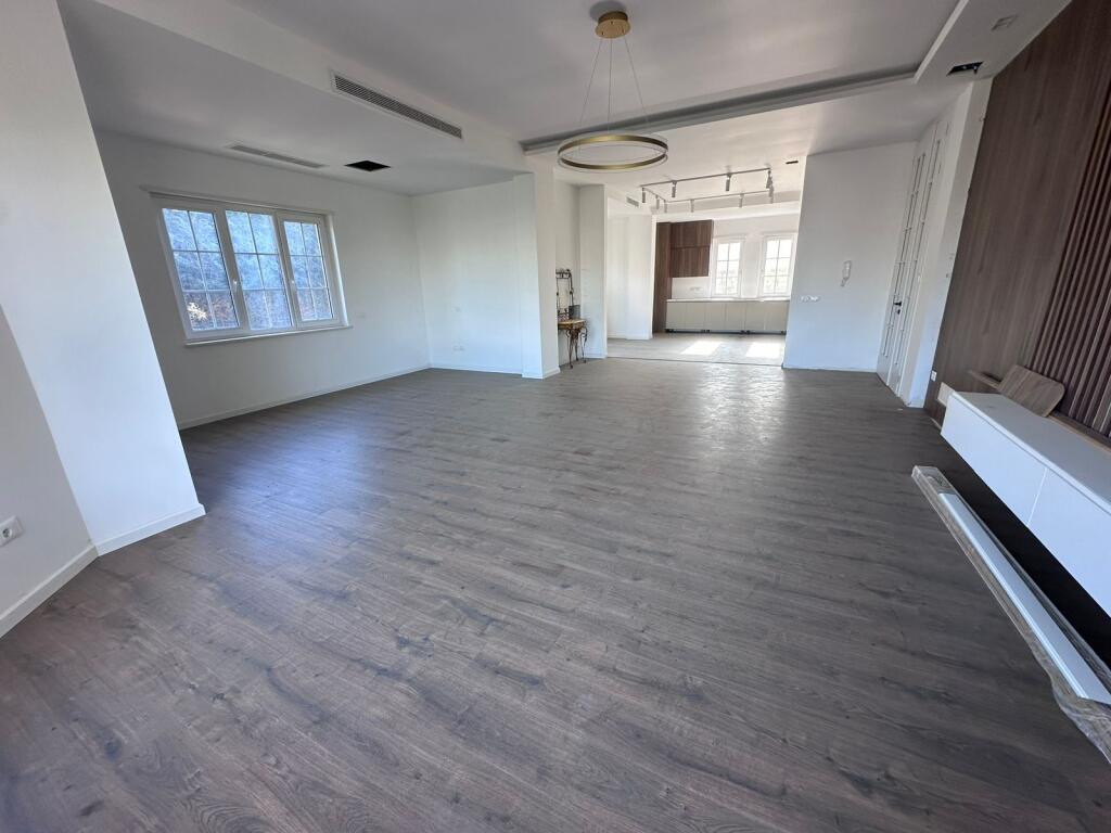 Vilë për qera  në zonën e Mjull Bathores  