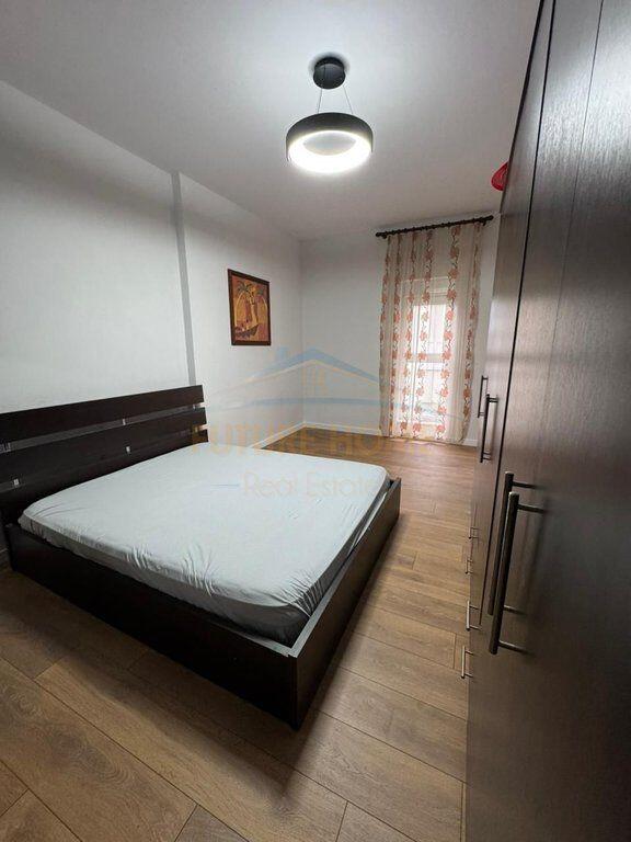 Shitet, Apartament 2+1+2, Oxhaku , Tiranë