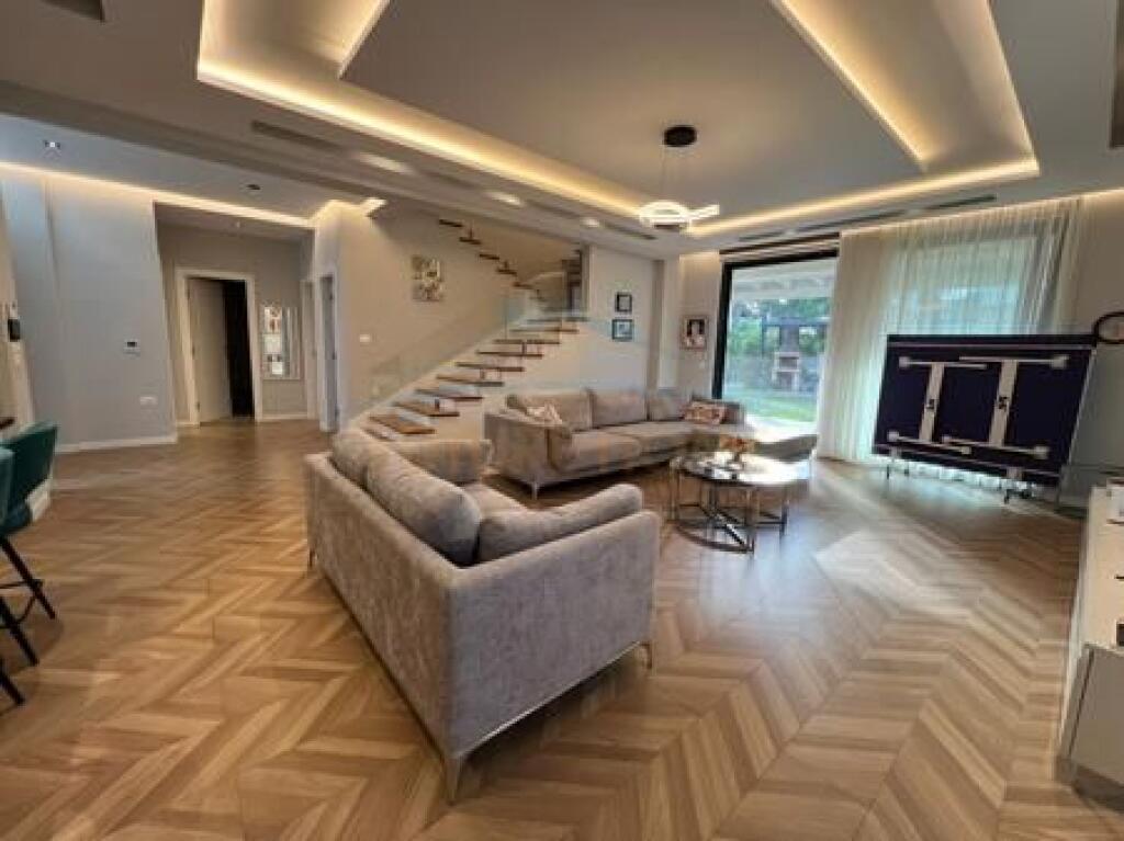 Shitet, Vilë individuale San Pietro Residence, Gjiri I Lalëzit.