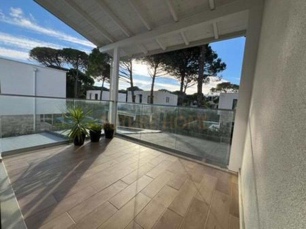 Shitet, Vilë individuale San Pietro Residence, Gjiri I Lalëzit.