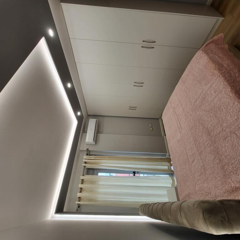 Jepet me qira apartament 1+1 në Liqenin e Thatë