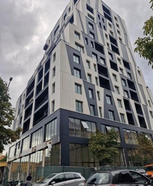 NJËSI SHËRBIMI PËR QIRA, KATI PARË – RRUGA E BARRIKADAVE