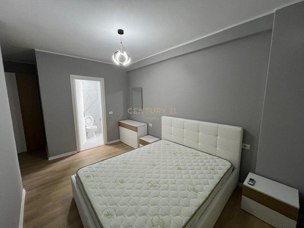 jepet apartament 2+1+2+ post parkimi tek pallatet e Tom Doshit Shkoze